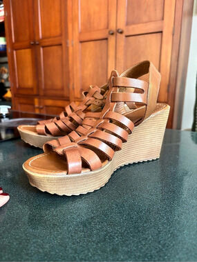 Italian Leather Wedge Sandals in Brown US 8.5